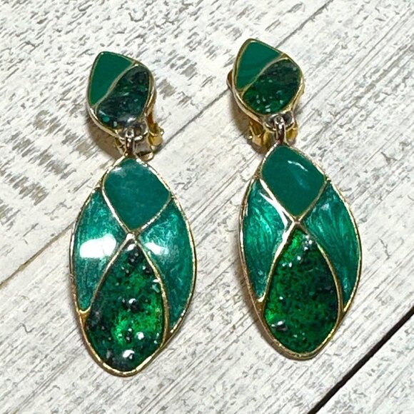 Vintage Clip-On Earrings With Green Enamel & Gold-Tone Leaf Design - Picture 4 of 4